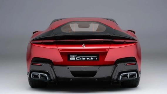 Amalgam Ferrari 12cilindri (2024) rood recht achter