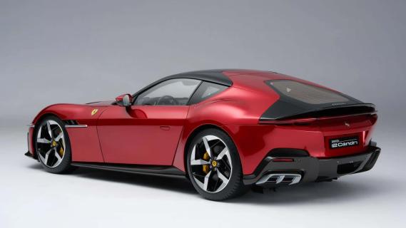 Amalgam Ferrari 12cilindri (2024) rood zijkant schuin achter