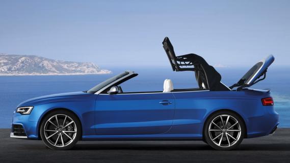 Audi RS 5 Cabriolet (8T) facelift blauw-zijkant dak open