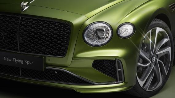 Bentley Flying Spur Speed (2024) groen detail koplamp