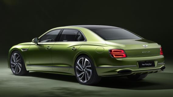 Bentley Flying Spur Speed (2024) groen achterzijde links schuin