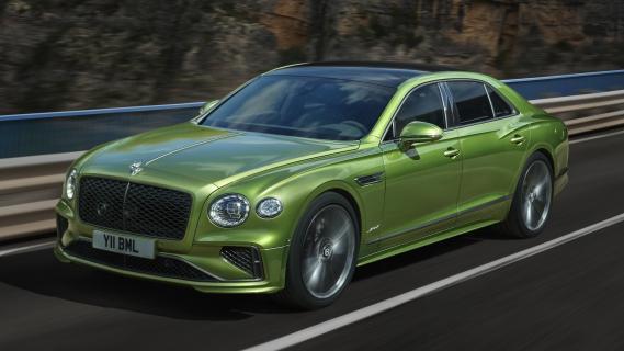 Bentley Flying Spur Speed (20224) groen linker zijkant schuin voor rijdend op weg