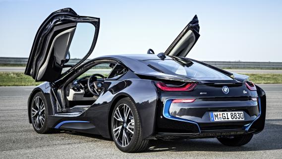 BMW i8 coupe zwart schuin links achter