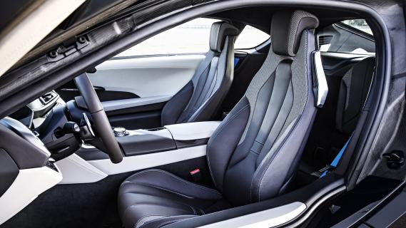 BMW i8 (2014) interieur stoelen zwart