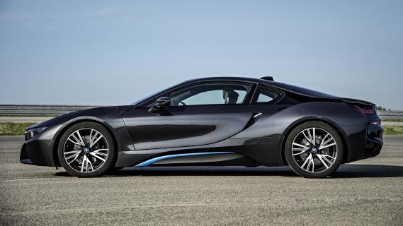 BMW i8 zijkant zwart