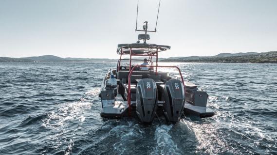 Brabus Shadow 1000 achterzijde in water