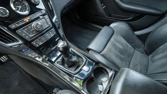 Cadillac CTS-V Wagon Nicholas Cage zwart interieur handbak