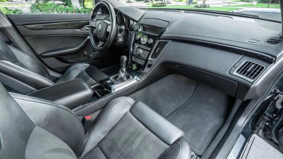 Cadillac CTS-V Wagon Nicholas Cage zwart interieur recaro sportstoelen