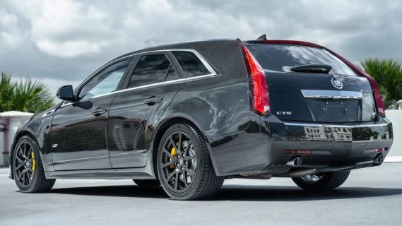 Cadillac CTS-V Wagon Nicholas Cage zwart linksachter schuin laag