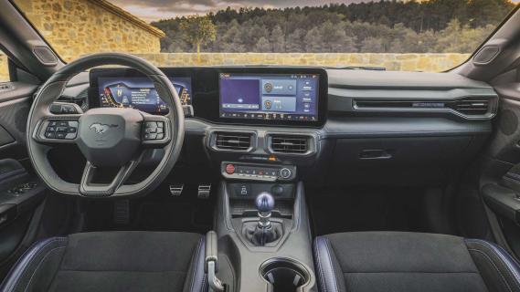 Ford Mustang Dark Horse 2024 interieur