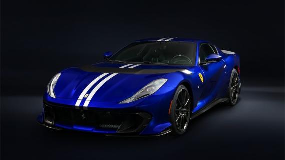 Ferrari 812 Competizione blauw zijkant voor