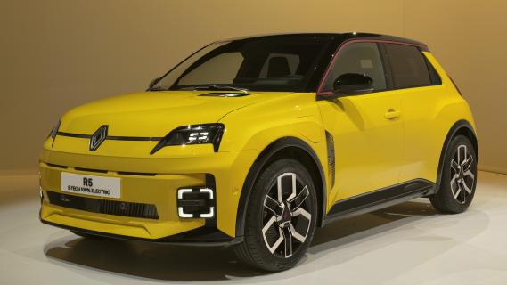 Renault 5 EV (2024) geel schuin voor zij