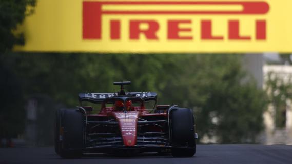 GP Azerbeidzjan 2024 Charles Leclerc Pirelli bord