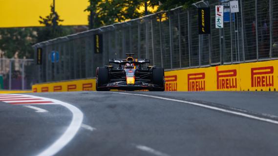 GP Azerbeidzjan 2024 Verstappen op lange rechte stuk