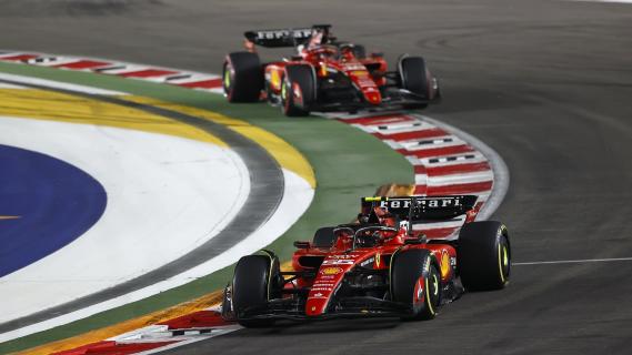 GP Singapore 2024 Marina Bay Circuit Ferrari door de bocht Leclerc Sainz