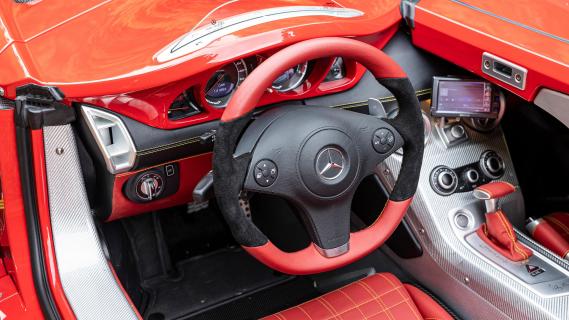 Mercedes SLR Stirling Moss rood interieur stuurwiel