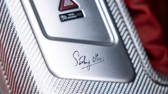 Mercedes SLR Stirling Moss rood interieur handtekening