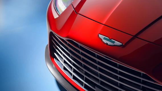 Aston Martin Vanquish (2024) rood grille