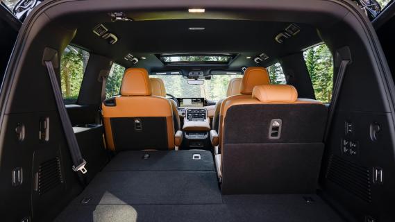 Nissan Armada Platinum Reserve (2025) interieur bruin kofferbak