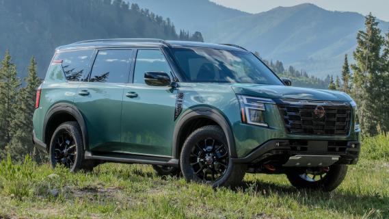 Nissan Armada Pro4x (2025) groen rechts voor zijkant