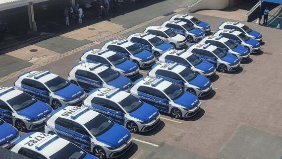 Volkswagen Golf politieauto Zuid-Afrika parkeerplaats hoog