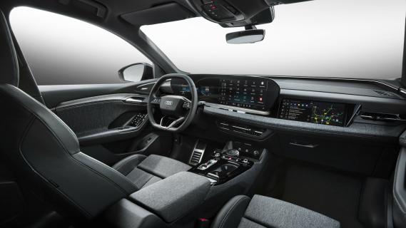 Audi Q6 Sportback e-tron (2024) interieur zijkant schuin