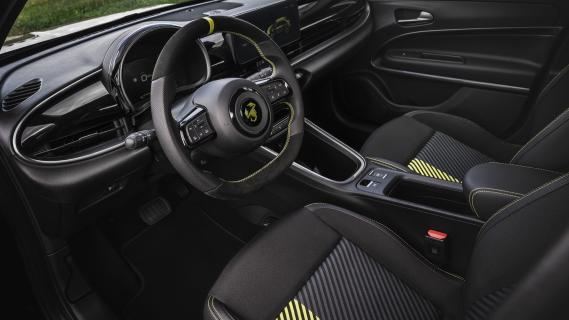 Abarth 600e Turismo (2024) interieur