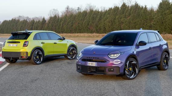 Abarth 600e geel en paars (2024)