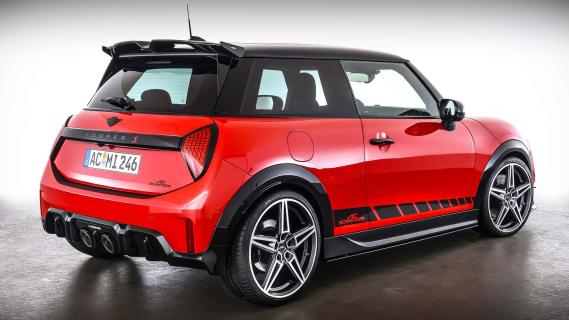 AC Schnitzer Mini Cooper S (F66) rood (2024) zijkant rechts achter studio