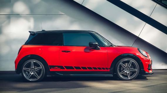 AC Schnitzer Mini Cooper S (F66) rood (2024) zijkant rechts