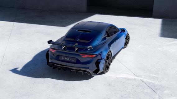 Alpine A110 R Ultieme blauw (2024) zijkant achter schuin hoog