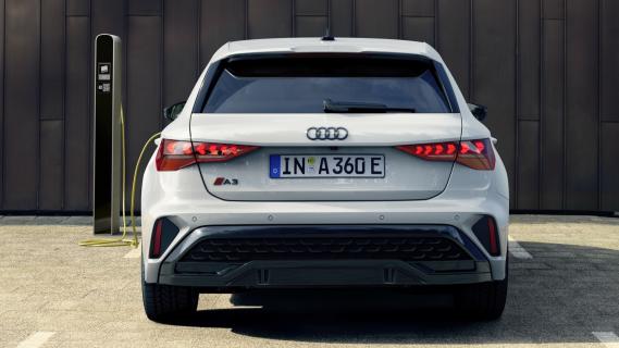 Audi A3 TFSI E S Edition (8Y) wit (2024) wit achterzijde