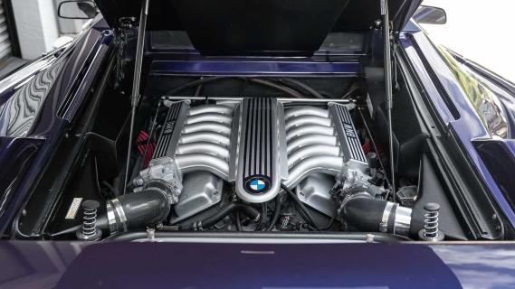 BMW V12 uit 750i in Diablo