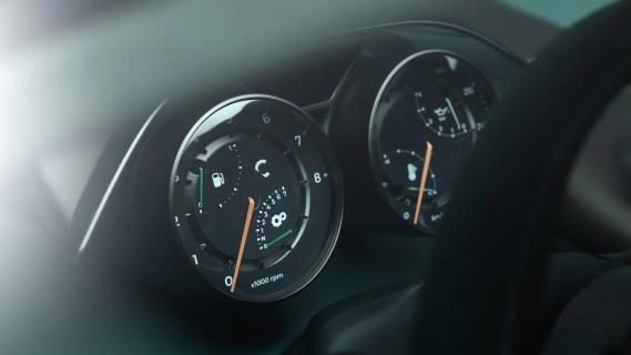 Callum Jaguar C-X75 groen 2024 interieur tellers