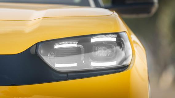 Ford Capri Premium Extended Range RWD 2024 review: detail koplamp