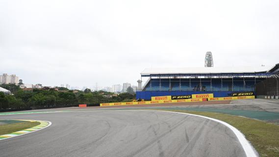 Hoe laat begint de Formule 1 GP Brazilië 2024 - bocht tribune