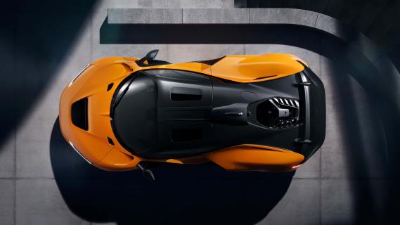 McLaren W1 (2024) oranje bovenkant