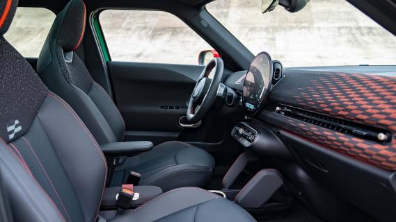 Mini Aceman John Cooper Works (J05) groen (2024) interieur