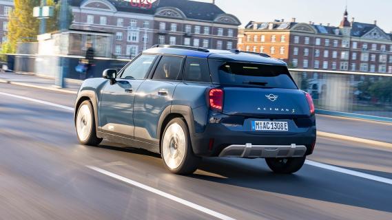 Mini Aceman SE Favoured 2024 review: 3/4 achter rijdend