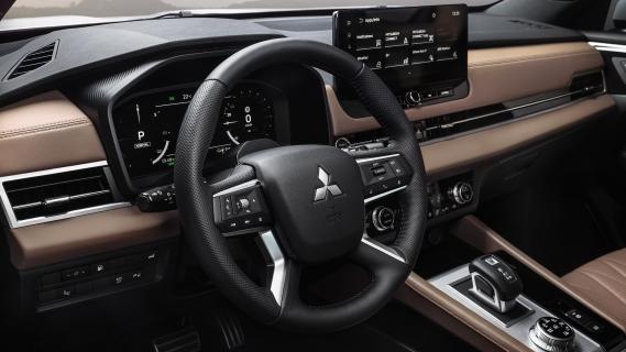 Mitsubishi Outlander PHEV (2024) interieur bruin stuurwiel