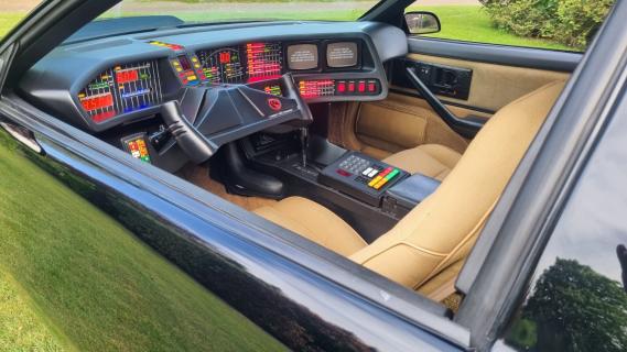 Pontiac Firebird Trans Am Knight Rider replica hoog budget interieur zijkant links