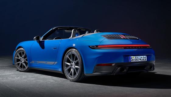 Porsche 911 Carrera T Cabriolet (992) blauw (2024) zijkant achter dak omlaag