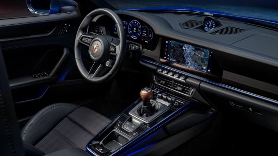 Porsche 911 Carrera T Coupé (992) wit (2024) interieur schuin