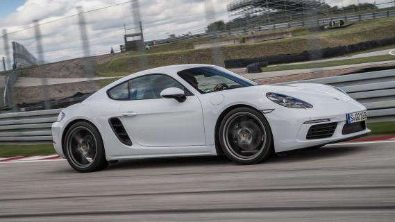 Porsche 718 Cayman is een auto met een CD-speler