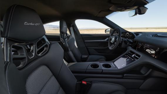 Porsche Taycan Turbo GT Weissach Package (2024) paars interieur zijkant