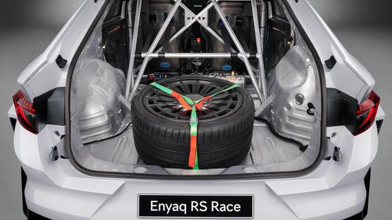 Skoda Enyiaq iV RS Race (2024) kofferbak met reservewiel