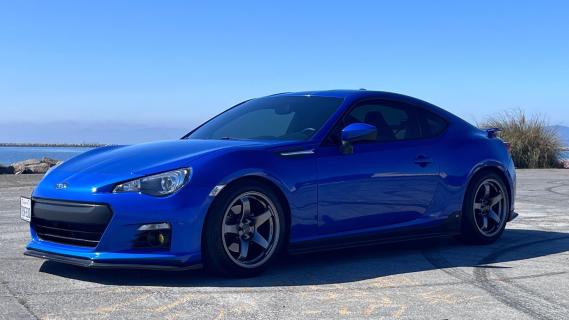 Subaru BRZ Turbo blauw zijkant links schuin voor