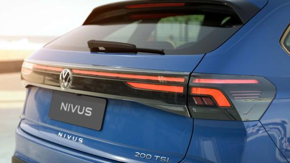 Volkswagen Nivus facelift blauw (2025) achterkant achterklep led-strip achterlichten