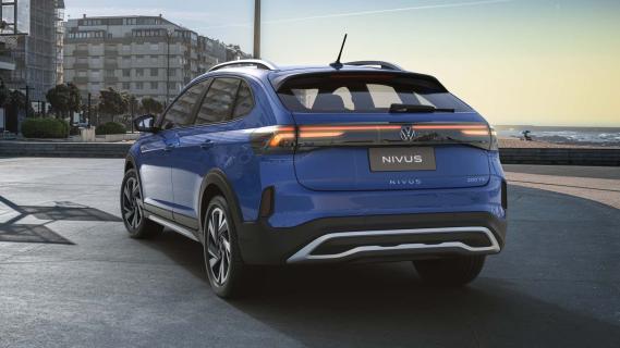 Volkswagen Nivus facelift blauw (2025) achterkant zij schuin links