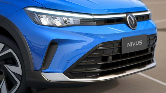 Volkswagen Nivus facelift blauw (2025) zijkant voor schuin bumper